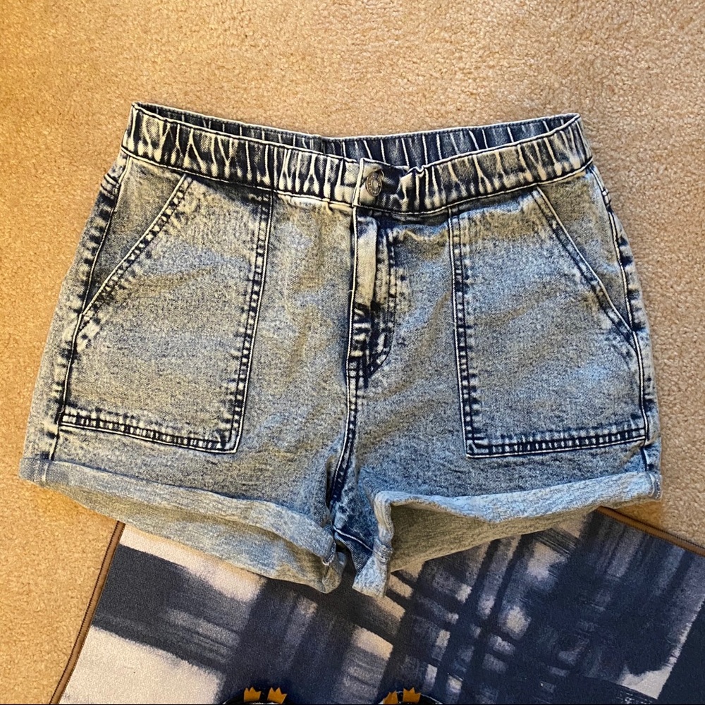 Cute stretchy high-waisted shorts